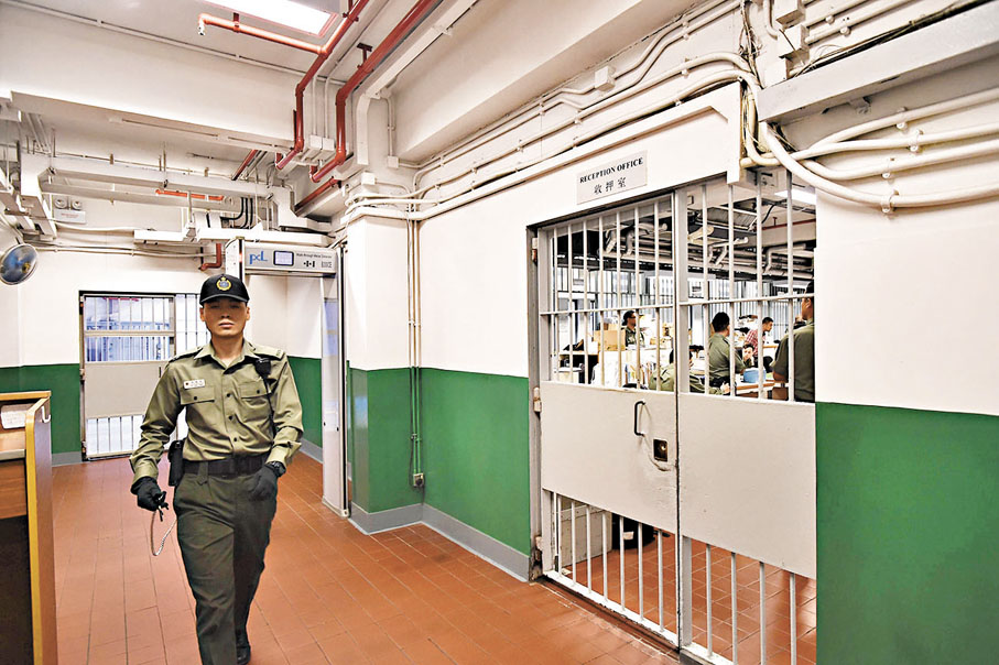 ●懲教院所設有診所等醫療設施。 圖為荔枝角收押所內收押室。 資料圖片