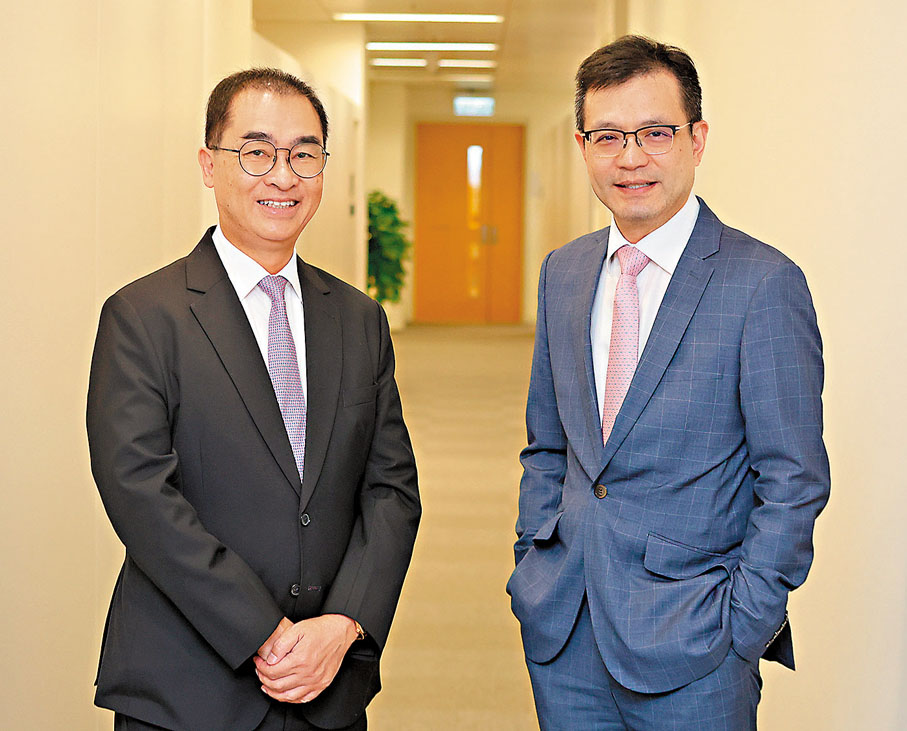 ●左起：張文勇、袁孟峰。香港文匯報記者北山彥  攝