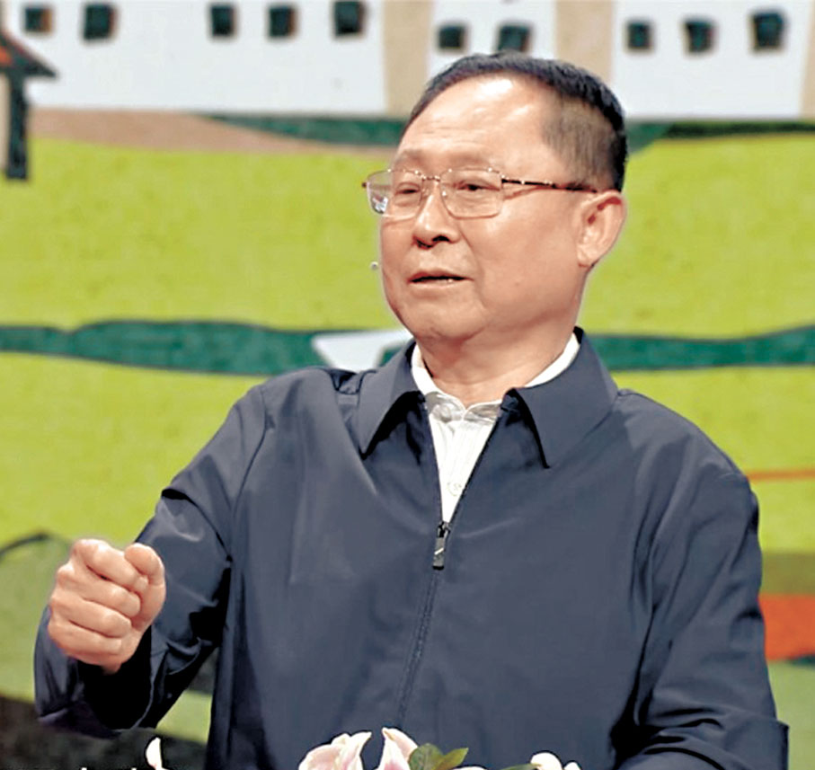 ●用40年光陰帶領鄉親留住青山壘起金山的村支書范振喜。   網上圖片