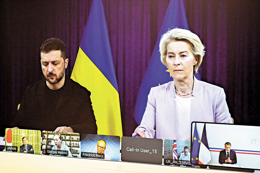 ●歐盟委員會主席馮德萊恩（右）、澤連斯基和英法德等領袖舉行視像會議協調立場。 法新社
