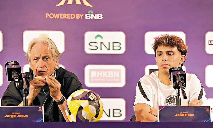 ●艾納斯教練捷西斯（左）與新兵祖奧菲歷斯出席記招。