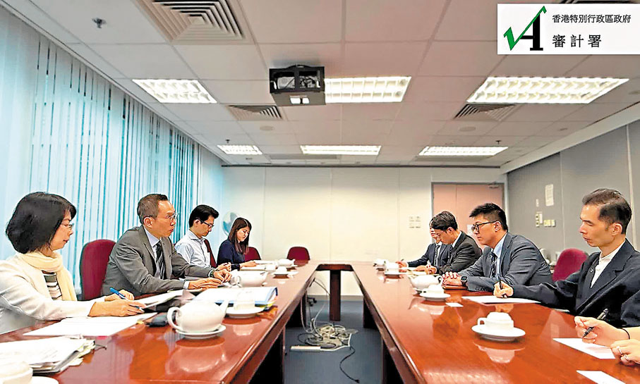 ●審計署賬目審計科人員與物流署署長陳嘉信（左二）等人員會面。審計署Fb圖片