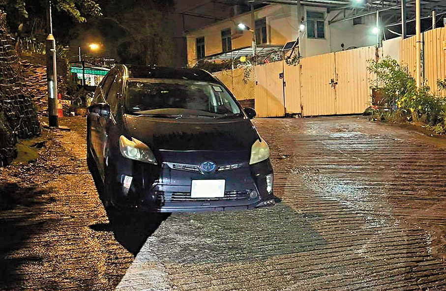 ●被警方扣查的其中一輛涉案車輛。 警方圖片