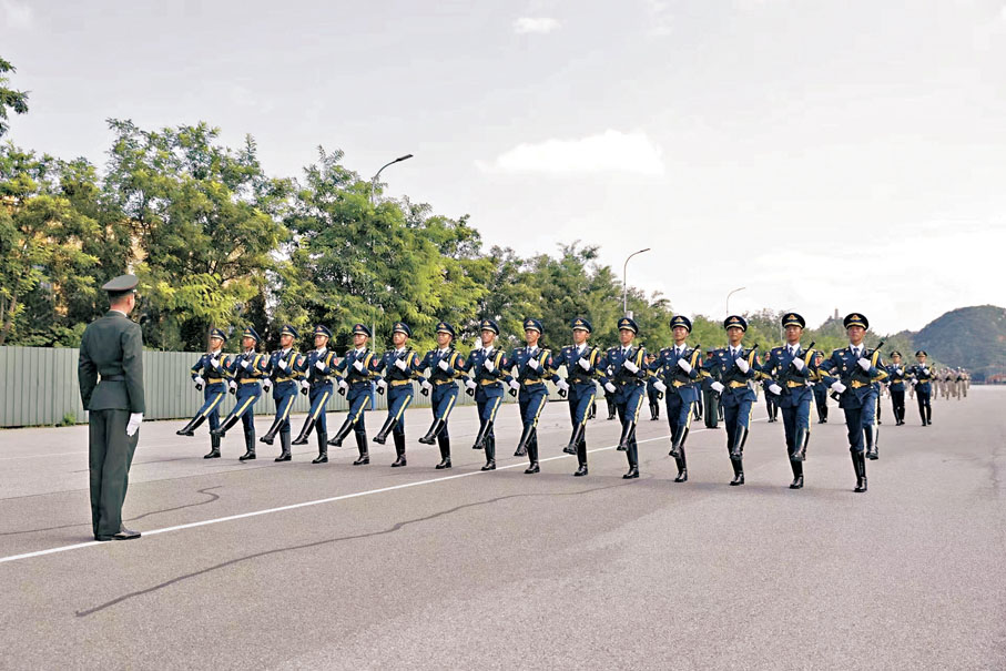 ●香港文匯報記者20日獲邀走進位於北京郊區昌平閱兵訓練場,觀摩徒步方隊訓練。