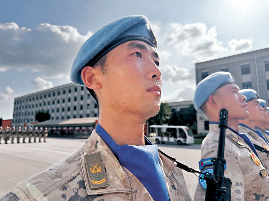 ●每一個訓練官兵臉上都汗如雨下。