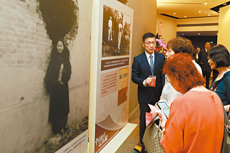 ●展覽借助詳實的圖片資料，生動再現宋慶齡在抗日戰爭期間的卓越貢獻。香港文匯報記者北山彥  攝
