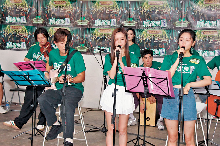 ●郭柏妍、胡敏芝、譚俊彥等busking宣傳。 香港文匯報記者達里 攝