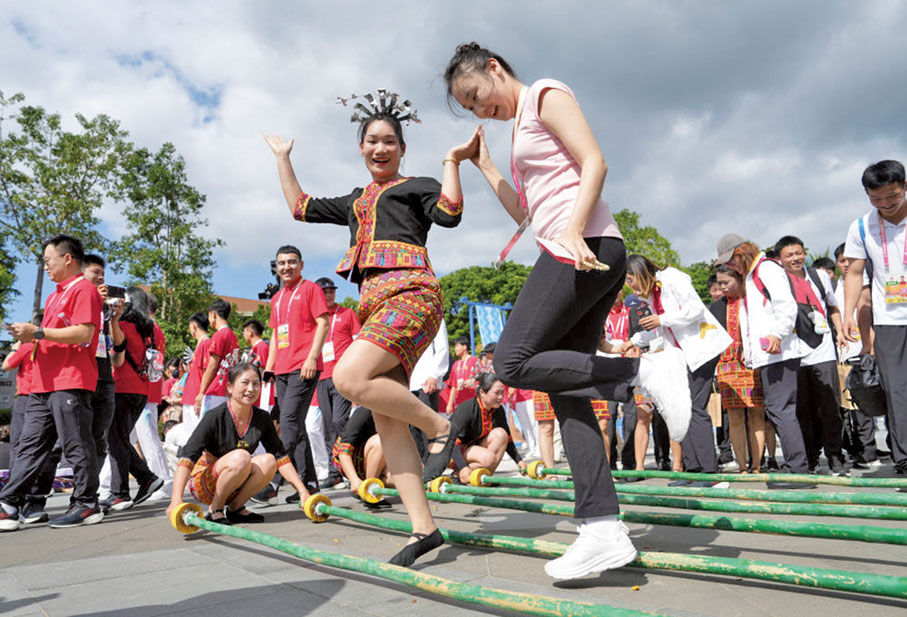 ●促進各民族交往交流交融是鑄牢中華民族共同體意識的重要路徑。 （新華社）