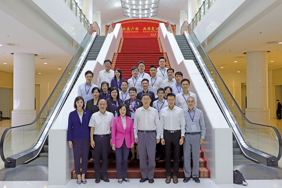 ●2024年7月，王家揚（右二）隨同海上絲綢之路協會聯席主席葉劉淑儀率領的代表團，前往廣西南寧、柳州、龍勝、桂林、陽朔等地考察。