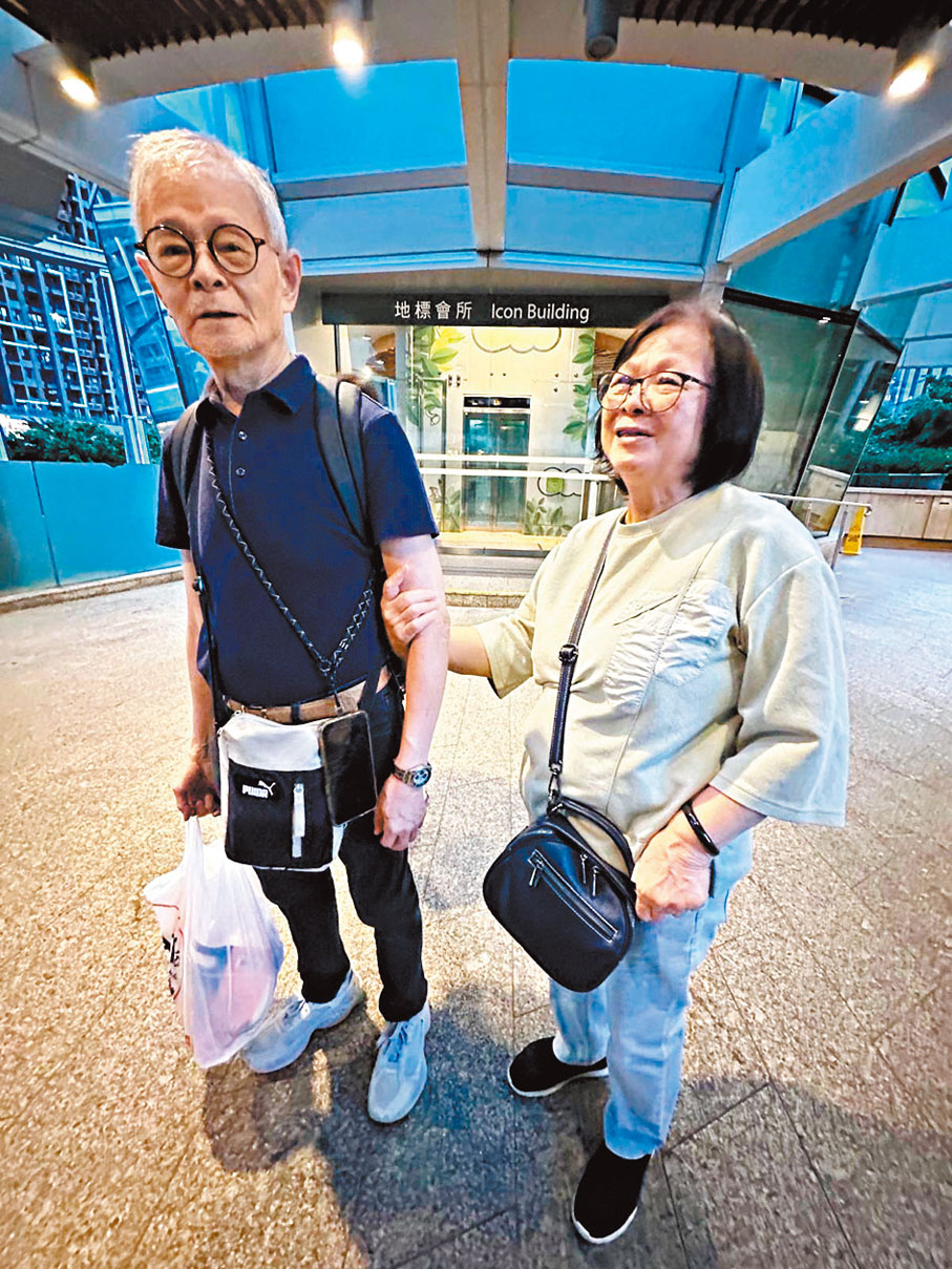 林先生與妻子：機械人唔識捉賊，又唔識對話，難以擔當保安員角色，還是人手較佳。我們住的單位管理費4,000元，但管理公司以機械人取代部分人手節省了開支，卻未必回饋給住戶以減低管理費。