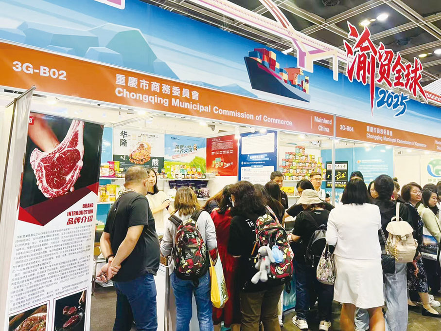 ●大批市民於恒都農業展位選購牛肉產品。