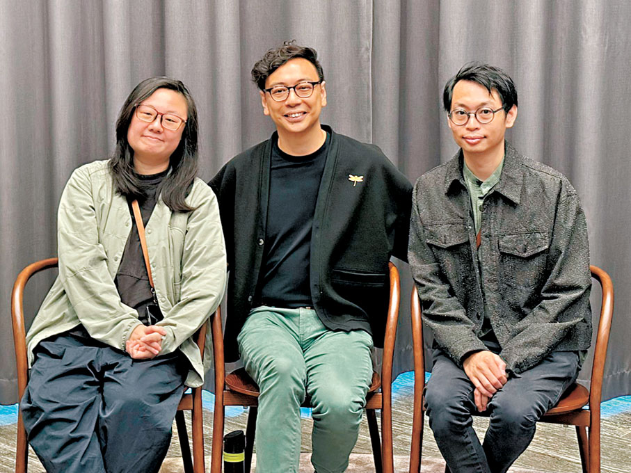 ●（左起）《大狀王》燈光設計楊子欣、舞台美學指導黃逸君及布景設計張正和講述這齣音樂劇的舞美設計秘辛。