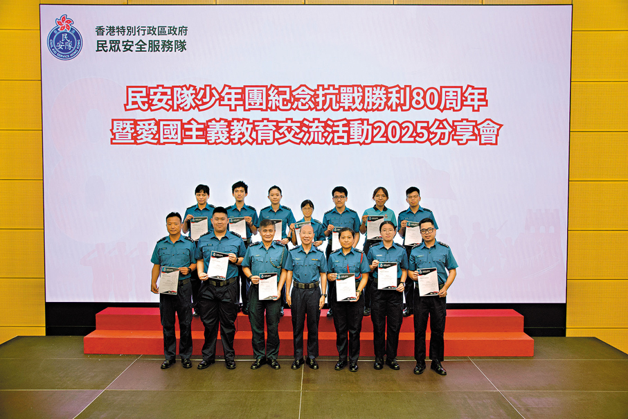 ●黃江天（前排中）與愛國主義教育交流活動2025各領隊合照。