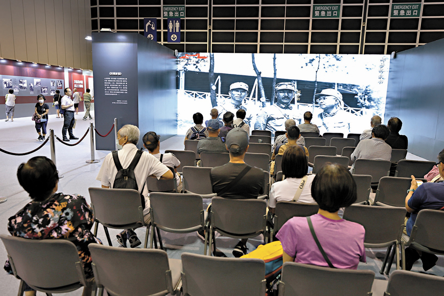 ●《抗戰家書》放映室。  香港文匯報記者萬霜靈  攝