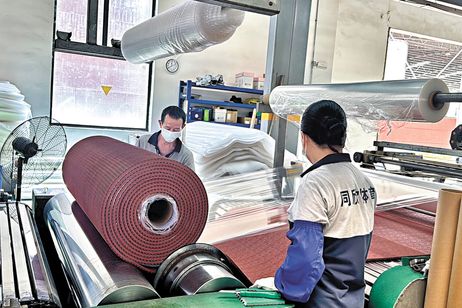 ●車間內只有少量工人進行打包等工作。