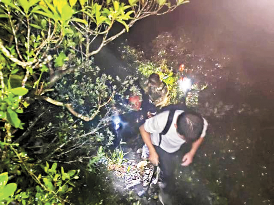 ●深圳大鵬新區颱風天援救現場。