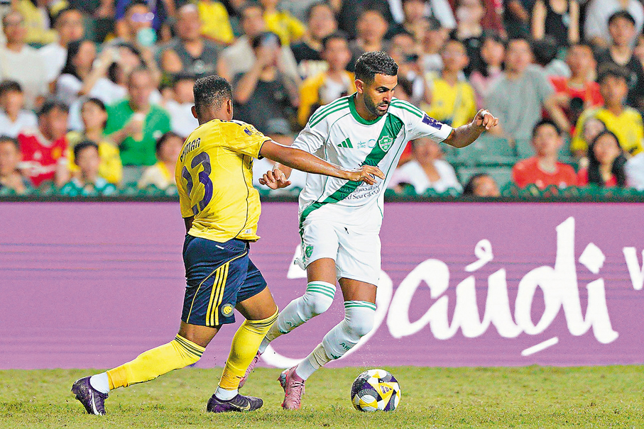 ●馬列斯（右）在比賽中。大公文匯全媒體記者麥鈞傑  攝