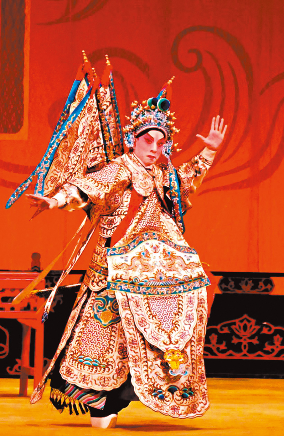 ●穿上大靠的李龍特別威風帥氣。