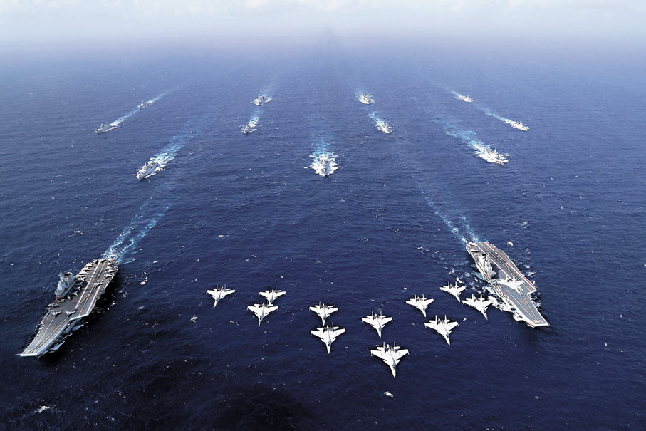 ●2024年,在南海某海域,遼寧艦、山東艦編隊首次開展雙航母編隊演練,錘煉提升航母編隊體系作戰能力。