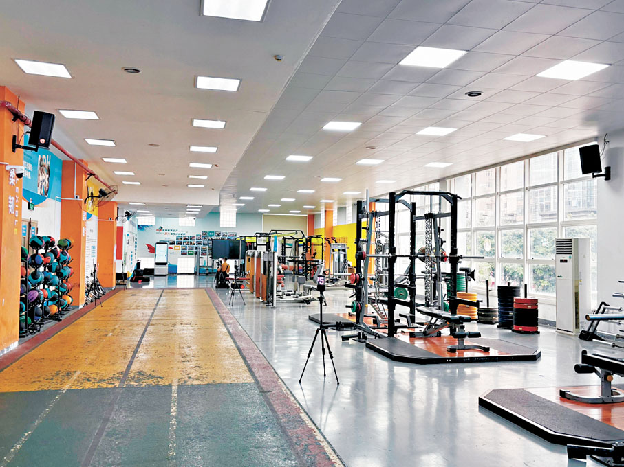 ●廣州體育學院體能訓練中心內有多項訓練設施。 香港文匯報記者張發兒 攝