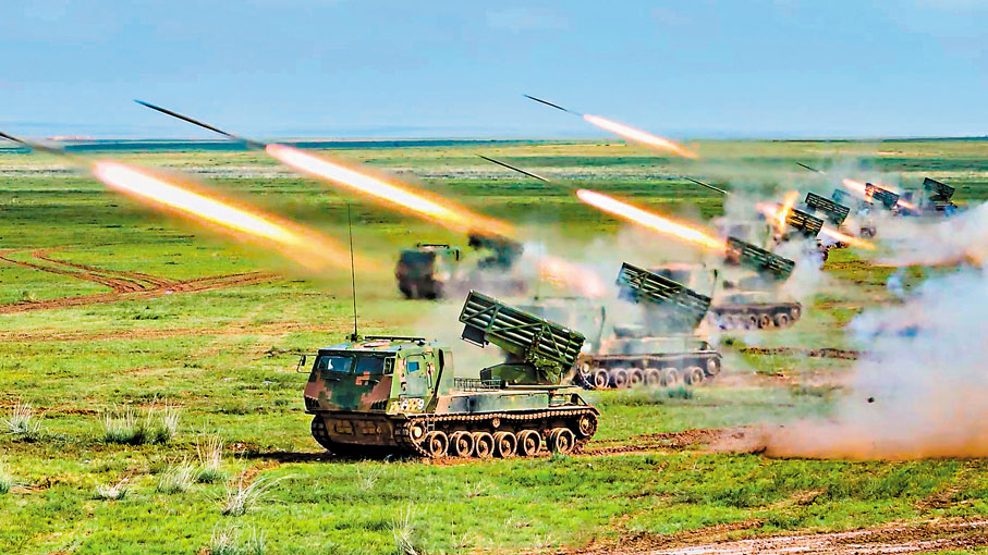 ●陸軍第81集團軍某旅開展實彈射擊考核，檢驗部隊遂行任務能力。