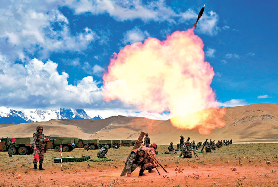 ●西藏軍區某旅在雪域高原進行多炮種、全要素實彈射擊考核。