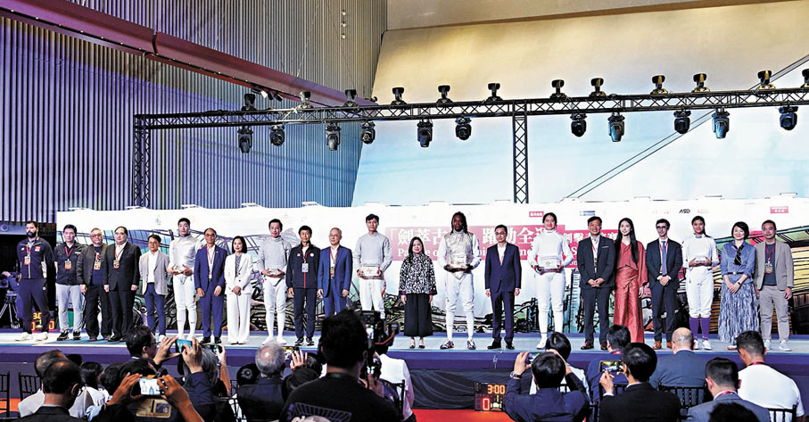 ●一眾嘉賓和選手合照。