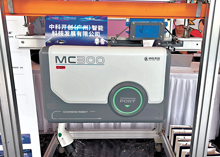 ●空中充電機械人投入應用，有助提升賽事場館補能效率。香港文匯報記者張發兒 攝