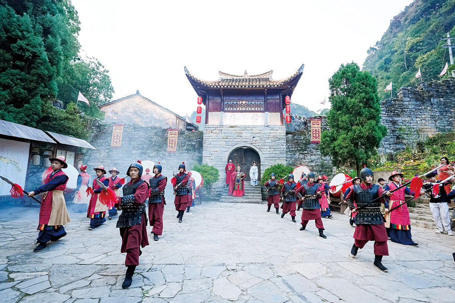 ●安順雲峰屯堡沉浸式演繹明朝歷史故事。貴州省旅遊產業發展集團供圖