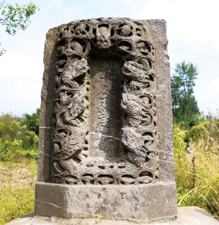 ●明朝初年建立於畢節市七星關區楊家灣鎮的諸葛武侯坊七龍石刻。 七星關區委宣傳部供圖