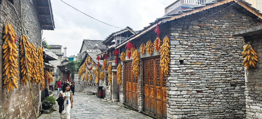 ●安順天龍屯堡古鎮裏的民居和小巷。　 黃鋒 攝