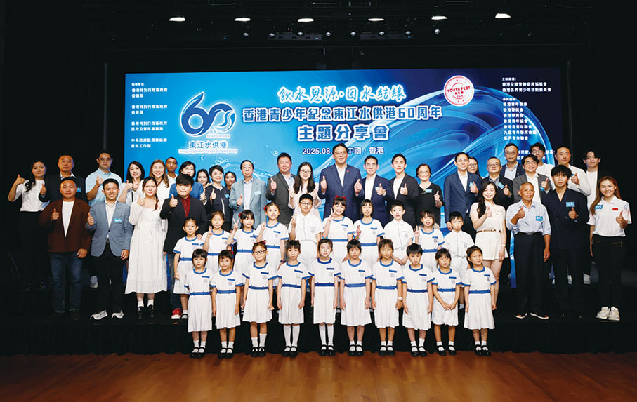 ●主禮嘉賓與仁濟醫院羅陳楚思小學合唱團大合照。