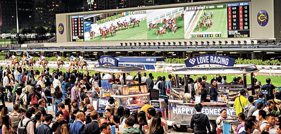 ●馬會表示，正與香港旅發局及香港中旅集團合作推廣賽馬旅遊，並會致力將之發展成為全球體育娛樂品牌。圖為賽馬日比賽盛況。資料圖片