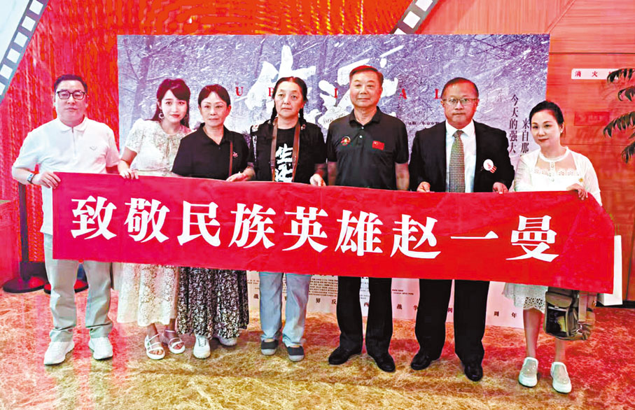 ●抗戰後人在光影中回望歷史。  香港文匯報記者馬曉芳 攝