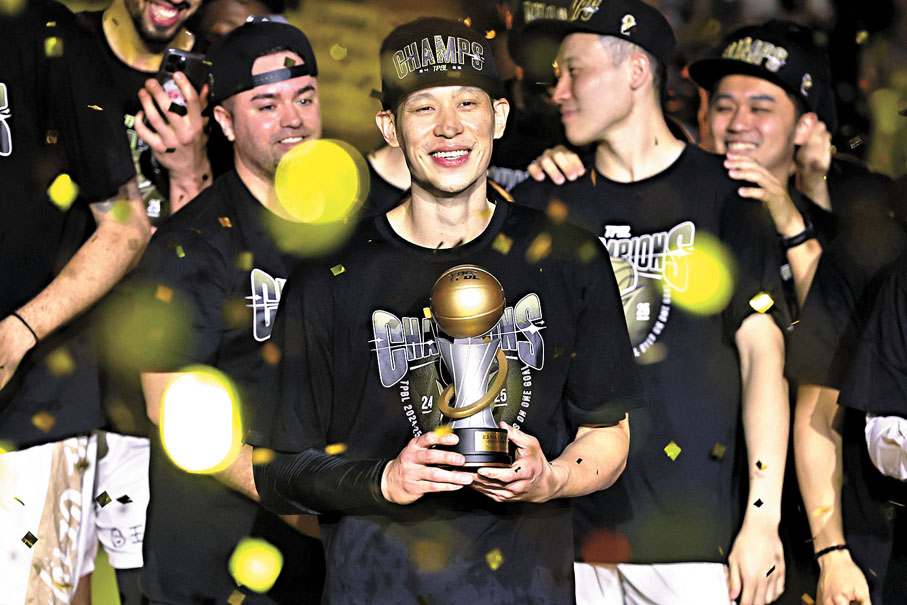 ●林書豪今年在新北國王包辦年度MVP與總決賽MVP,以近乎完美的姿態告別球場。資料圖片