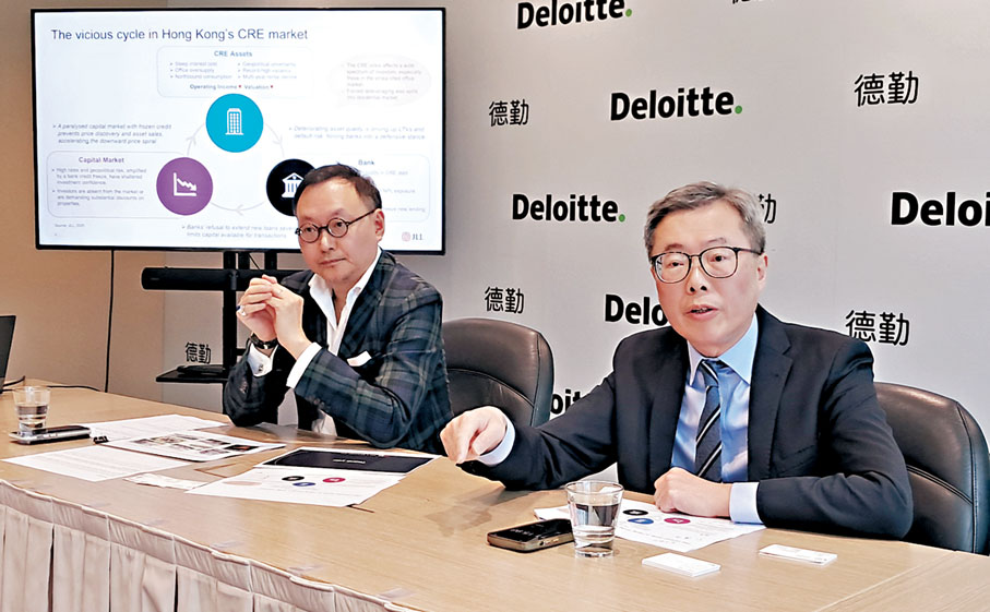 ●德勤亞太應急計劃和破產業務主管合夥人何國樑(左)、仲量聯行香港主席曾煥平(右)。香港文匯報記者曾業俊 攝