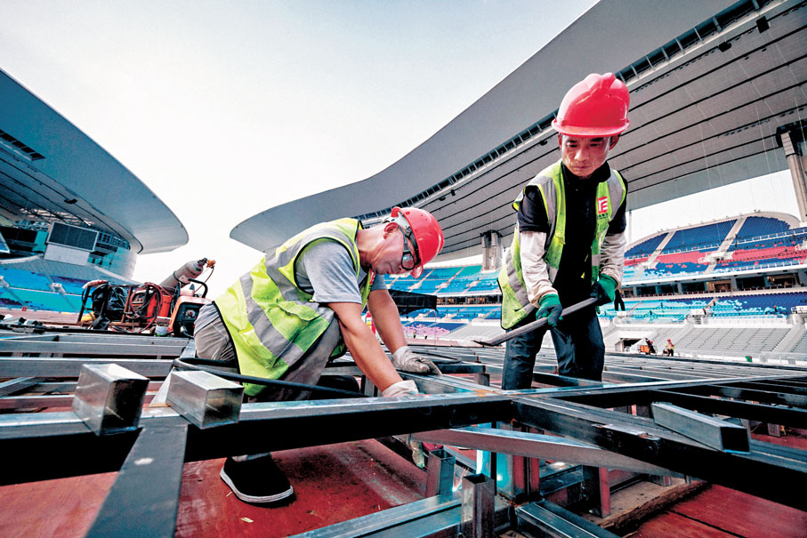●開幕式舞台製作整體施工進度已完成70%,舞台美術搭建進度達80%。 受訪者供圖