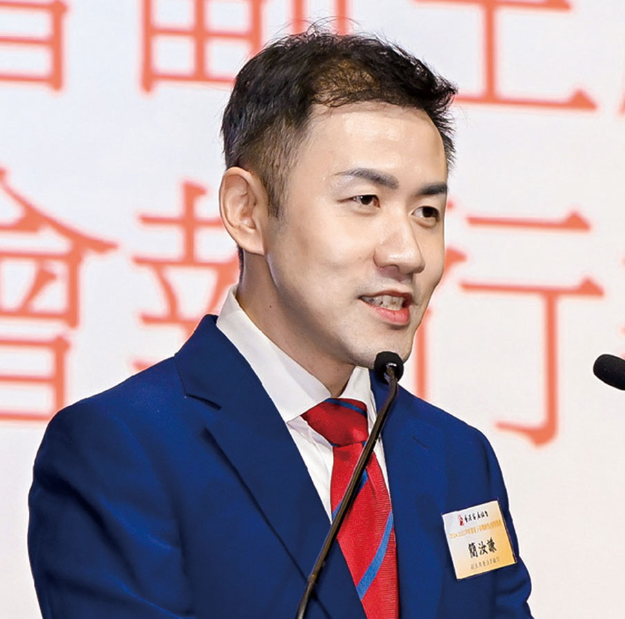 ●香港客屬總會副主席兼客家子弟獎助學金委員會執行委員簡汝謙致辭。