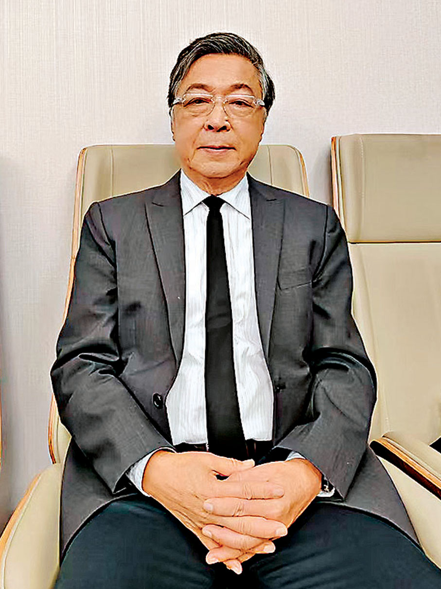 ●何亮亮接受香港文匯報採訪。受訪者供圖