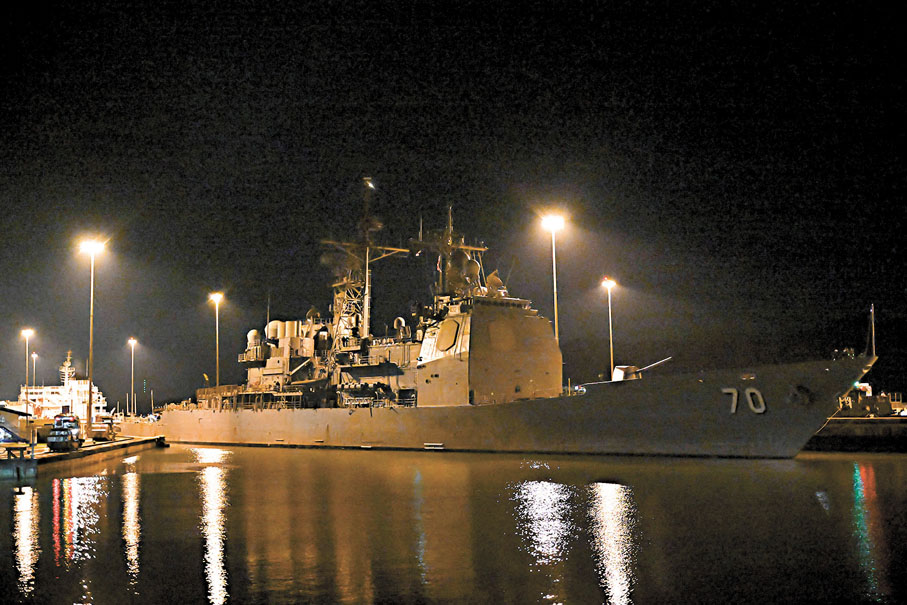 ●美軍艦駛經巴拿馬運河。 法新社