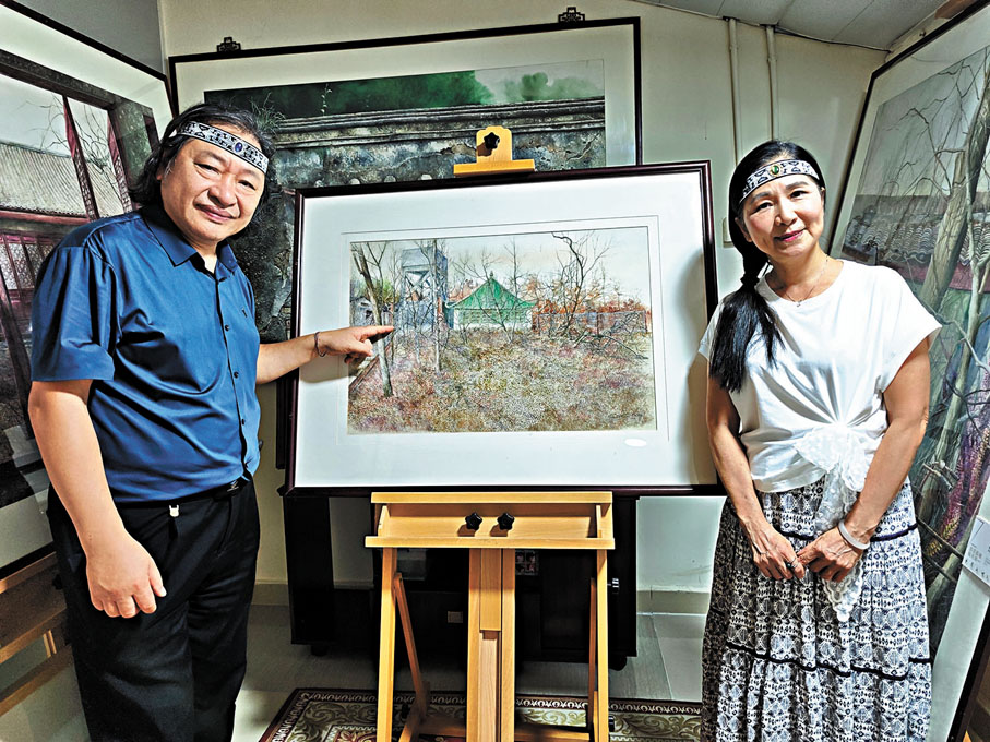 ●鍾建新與太太是沙頭角居民，這幅作品畫的是他們年少時常串門的舊居。