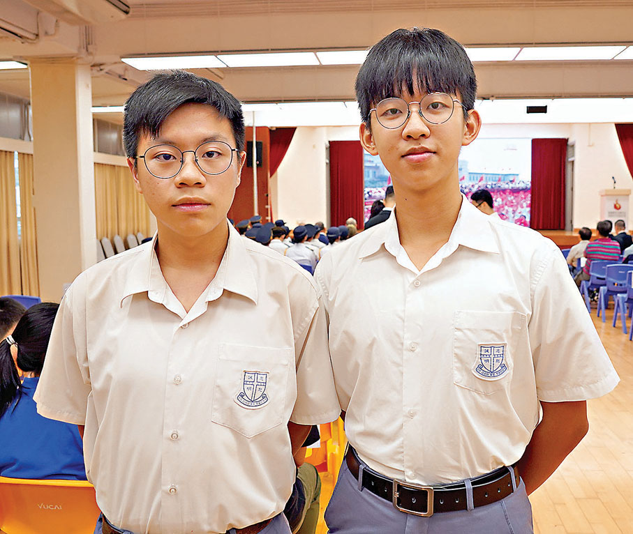 ●天主教郭得勝中學學生郭鵠鋒(左)及彭嘉潤(右) 香港文匯報記者曾興偉 攝