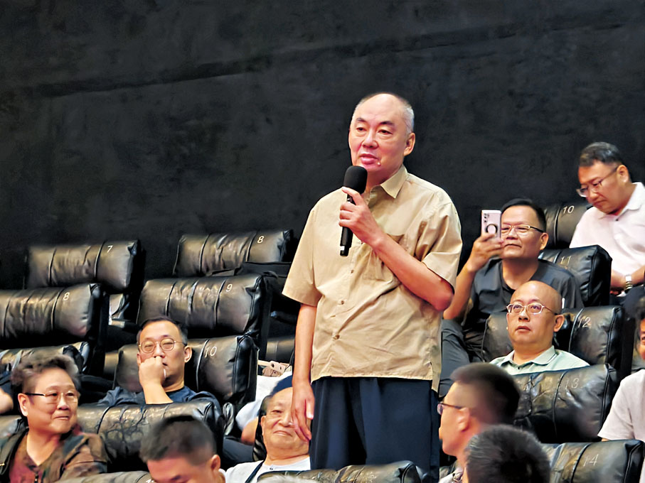 ●東江縱隊後人何雪夫分享父輩抗戰往事。 香港文匯報記者胡永愛  攝