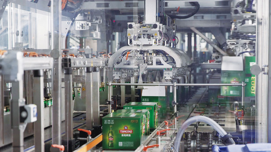 ●青島啤酒「可持續燈塔工廠」智能化生產線。