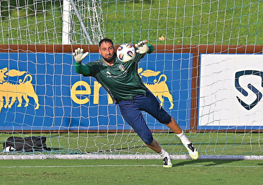 ●當拿隆馬已返到意大利訓練營報到。  路透社