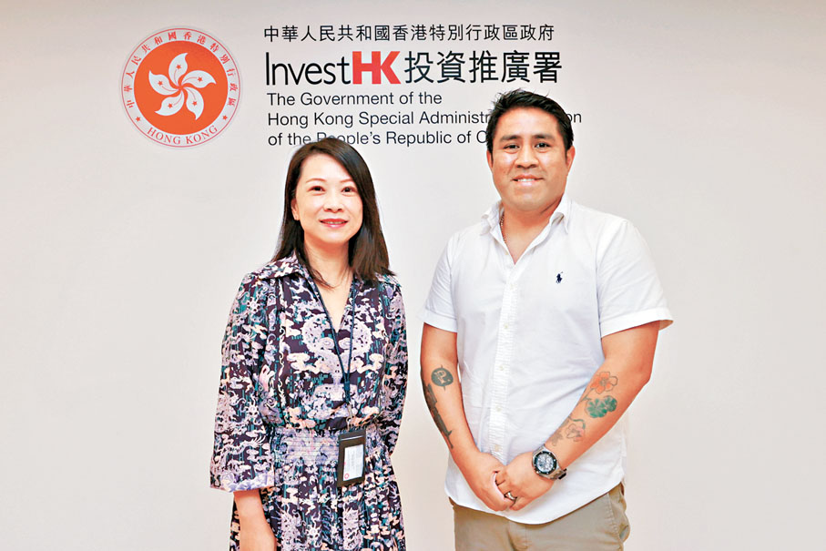 ●秘魯廚師Abel（右）、投資推廣署總裁（旅遊及款待）黃思敏（左）　香港文匯報記者北山彥  攝