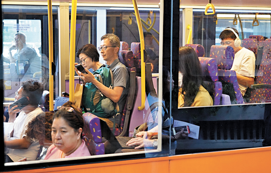 ●立法後，乘客未扣安全帶將面臨最高五千元罰款及3個月監禁。 香港文匯報記者曾興偉  攝