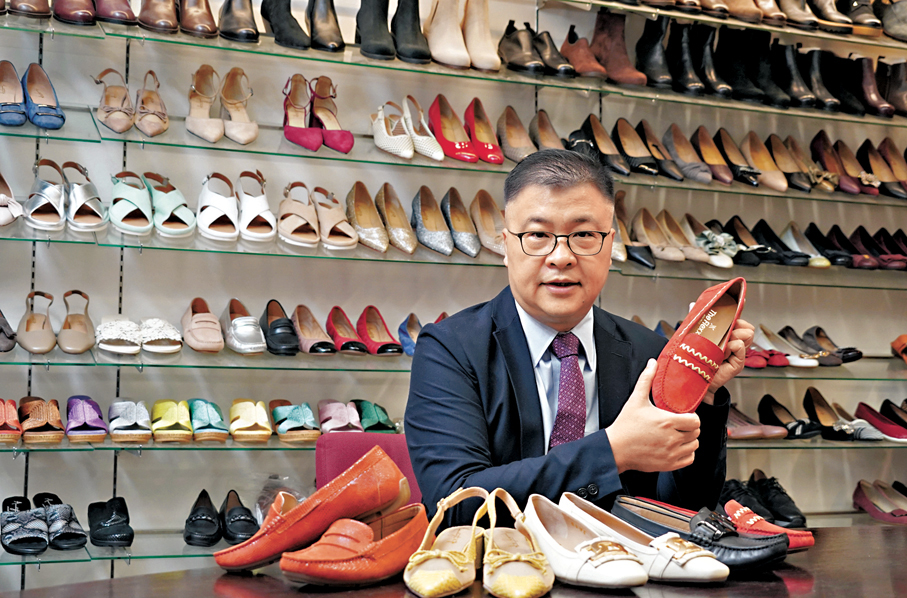 ●香港新翼鞋業董事總經理梁日昌指,該公司為率先走入埃塞俄比亞設廠的港企之一。 香港文匯報記者曾興偉 攝