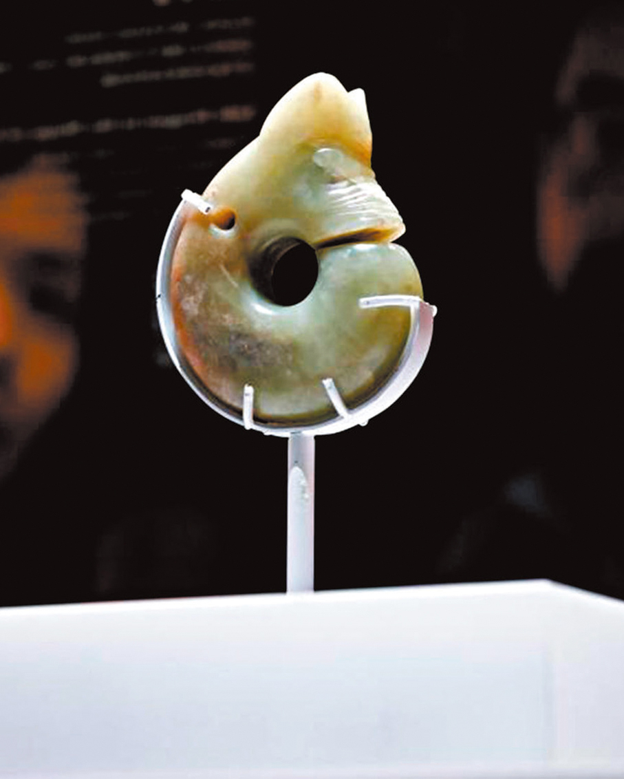 ●玦形玉龍