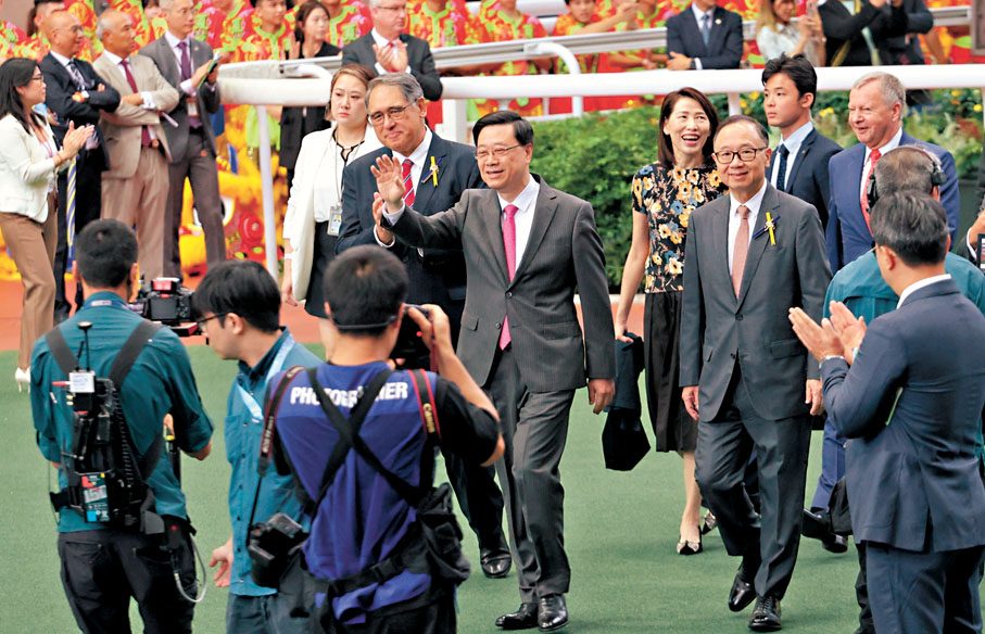 ●馬季開鑼，李家超蒞臨開幕典禮。香港文匯報記者黃艾力  攝